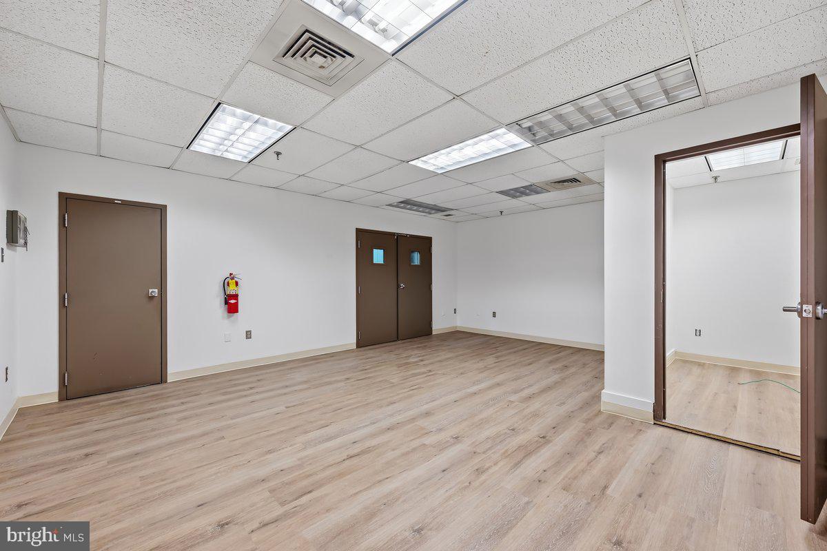 446-450 Union Blvd Property Photo 7