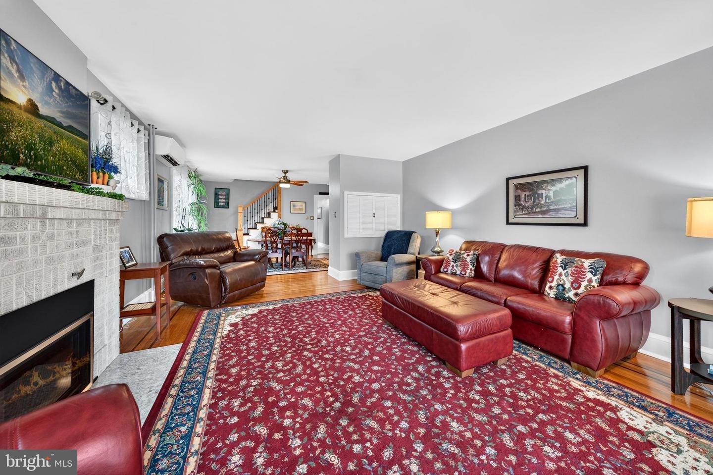 2051 W Livingston St Property Photo 10