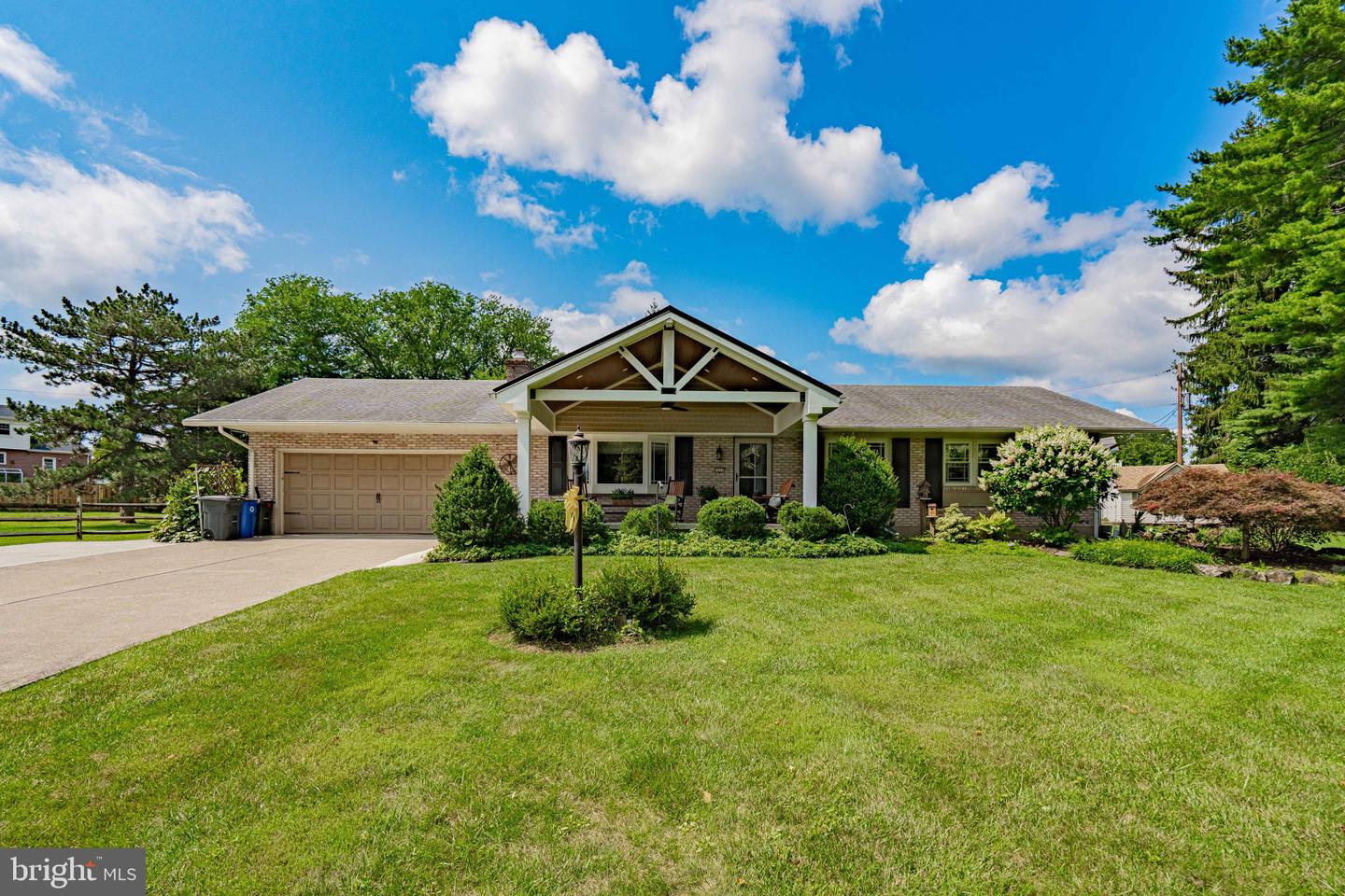1212 Macungie Ave Property Photo 1