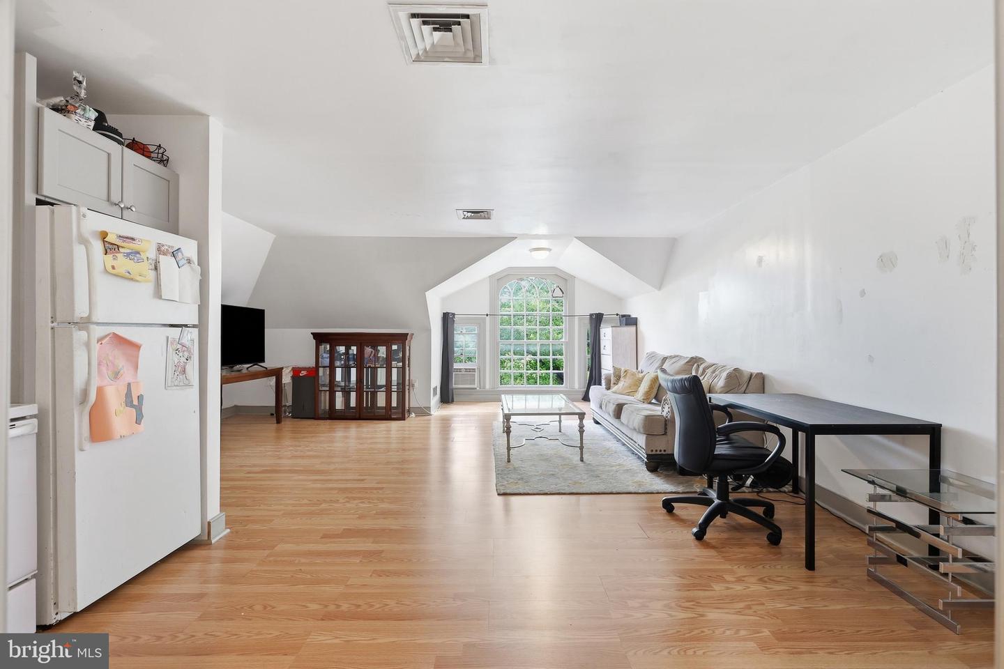 202 N 17th St #apt D Property Photo 4