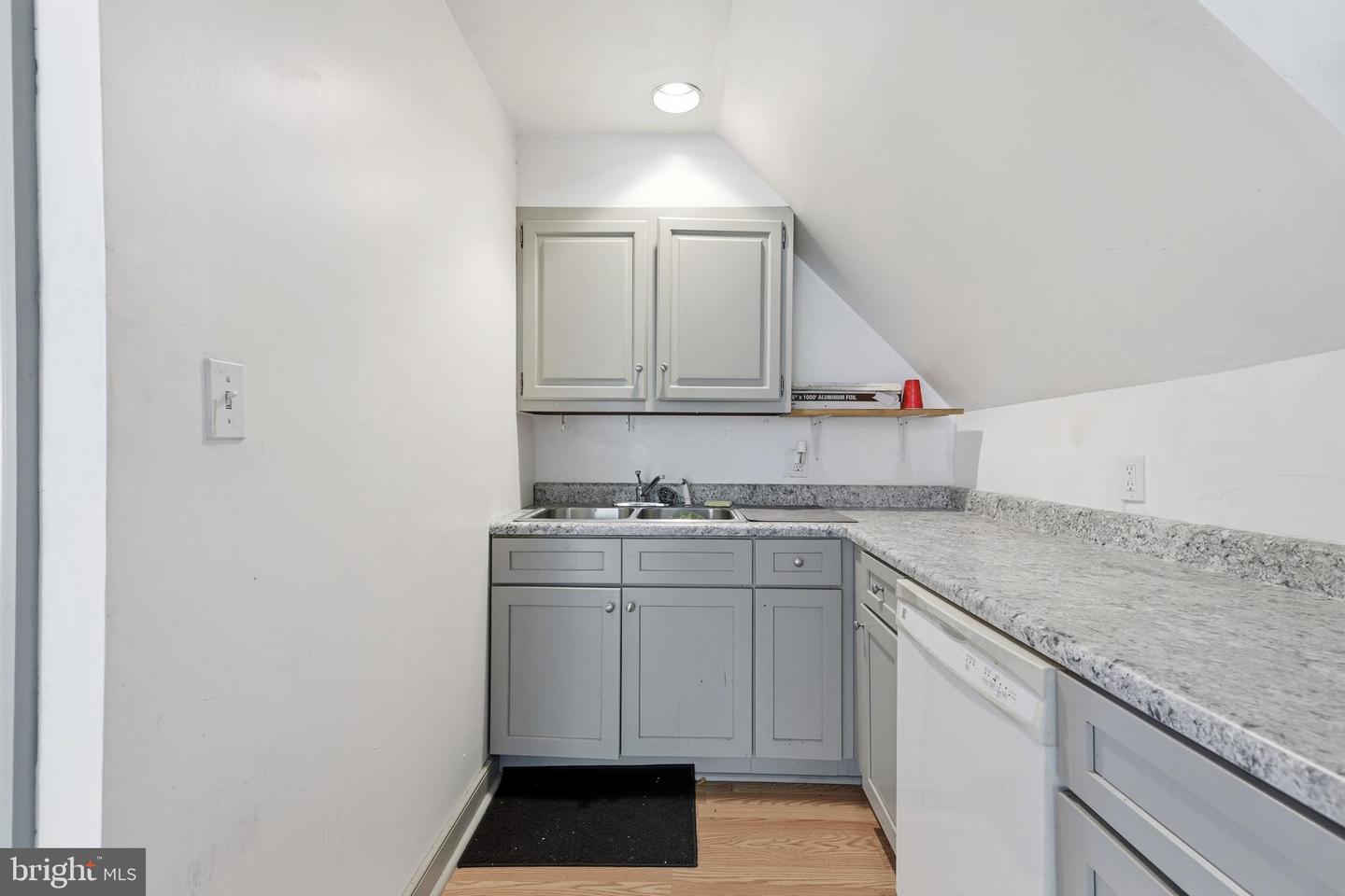 202 N 17th St #apt D Property Photo 9
