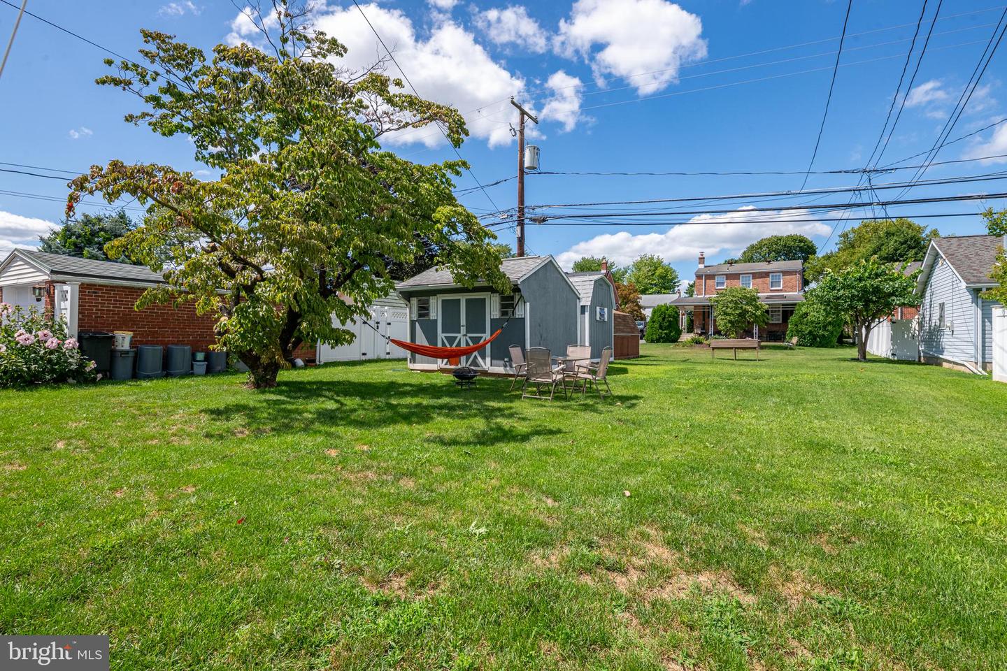 1925 E Fairmont St Property Photo 23