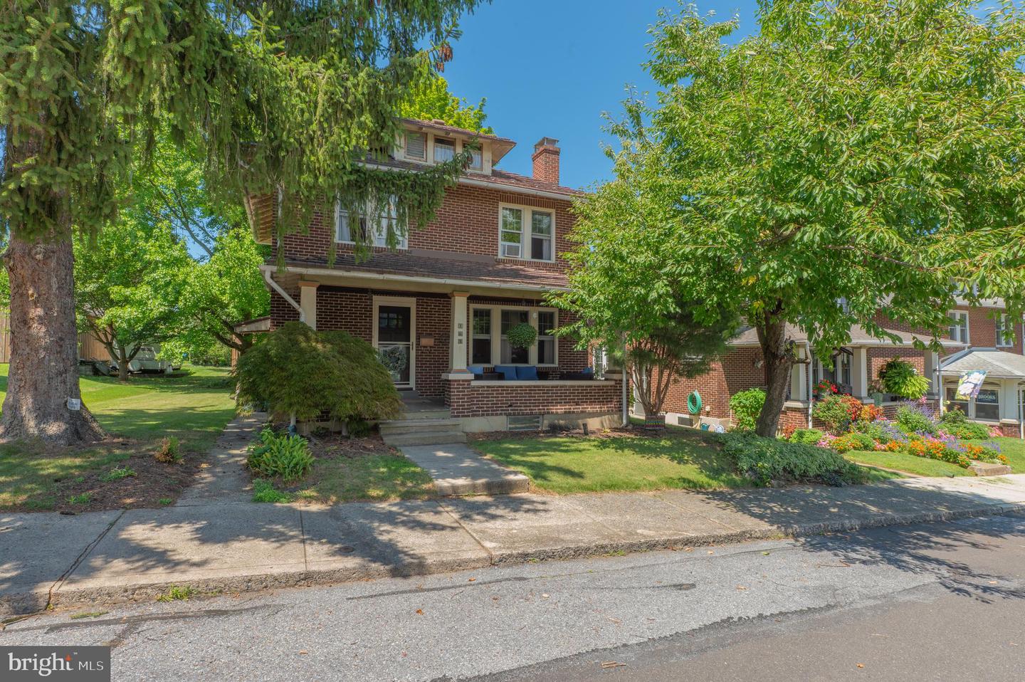 169 Elm St Property Photo 1