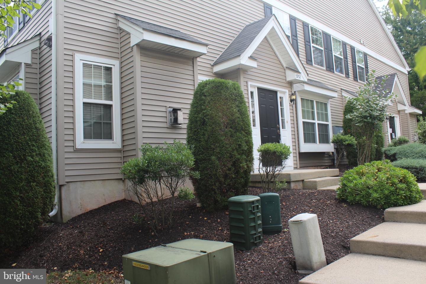 5952 Saratoga Ln Property Photo 3