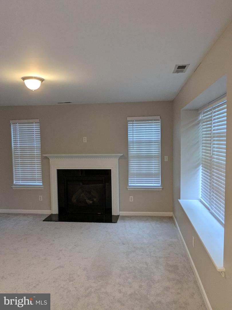 5952 Saratoga Ln Property Photo 5