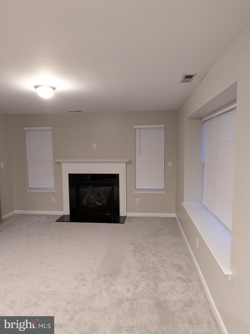 5952 Saratoga Ln Property Photo 6