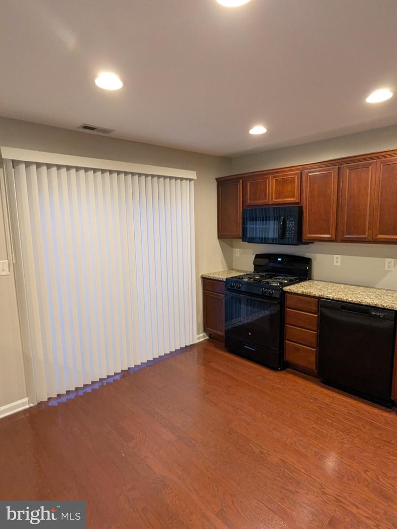 5952 Saratoga Ln Property Photo 9