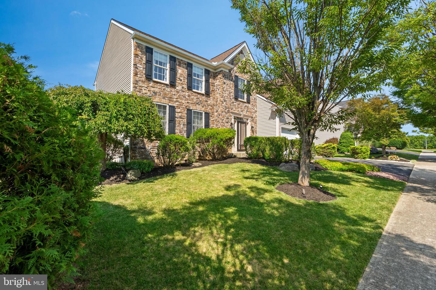 2305 Aberdeen Way Property Photo 4