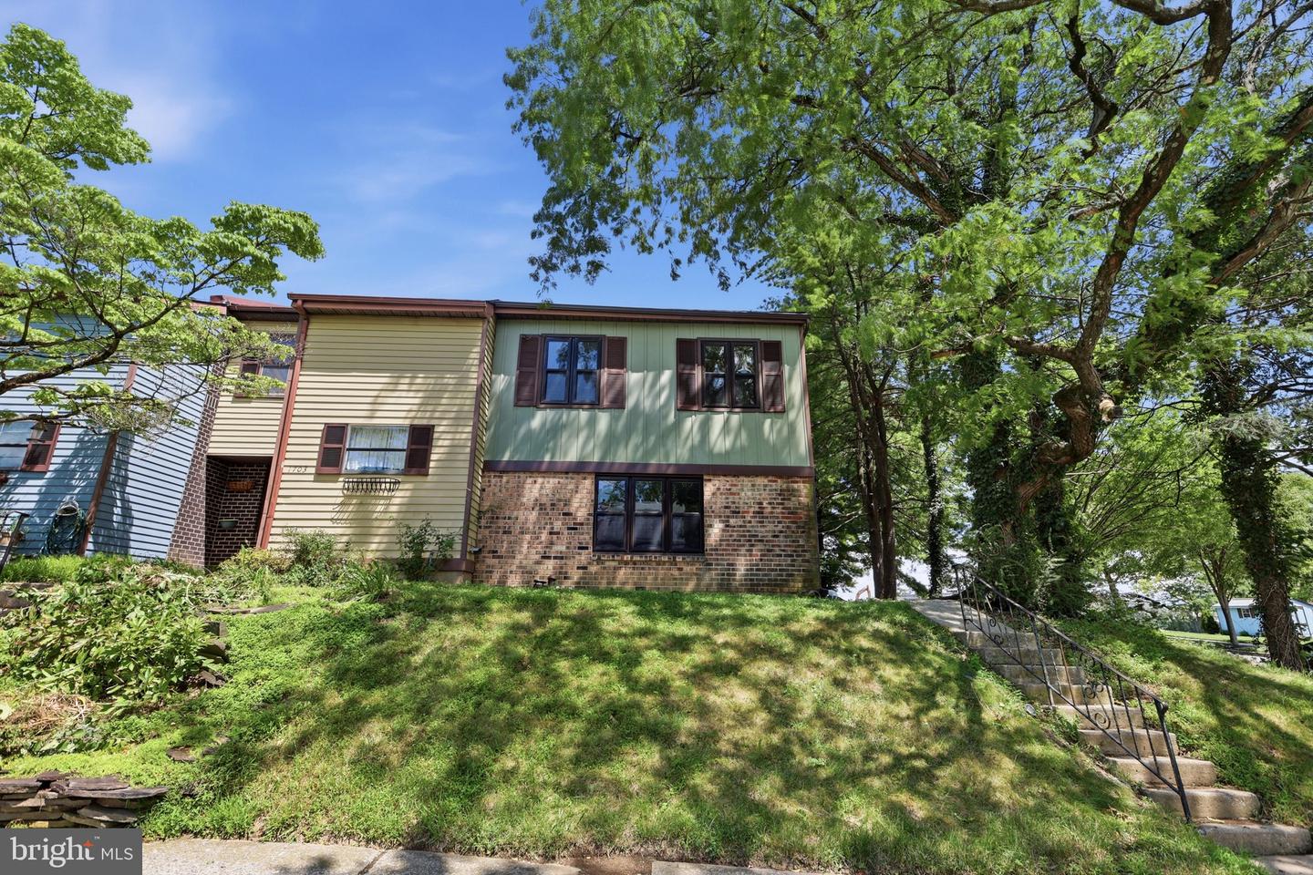 1701 Saratoga Ct Property Photo 4