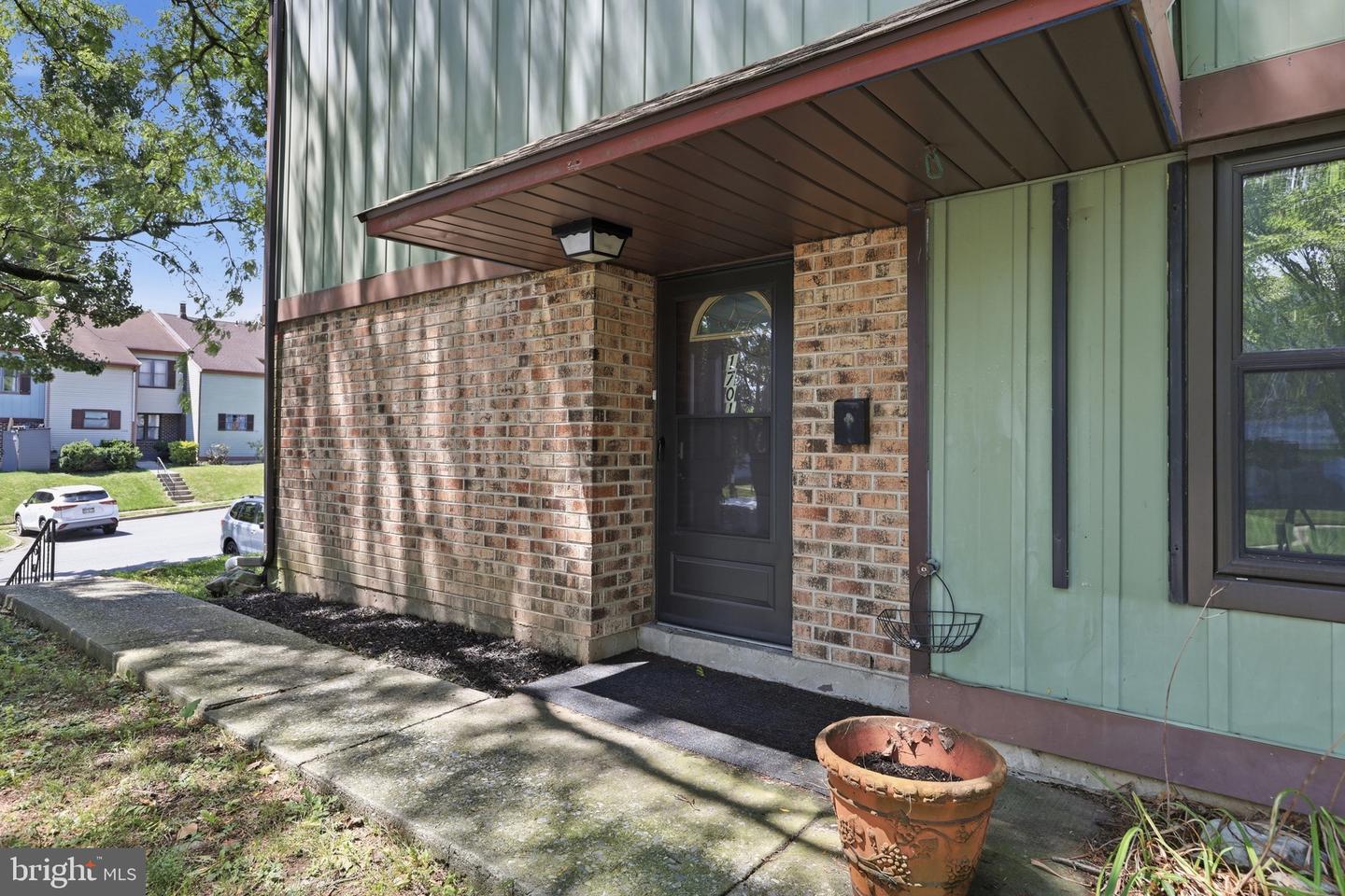 1701 Saratoga Ct Property Photo 7