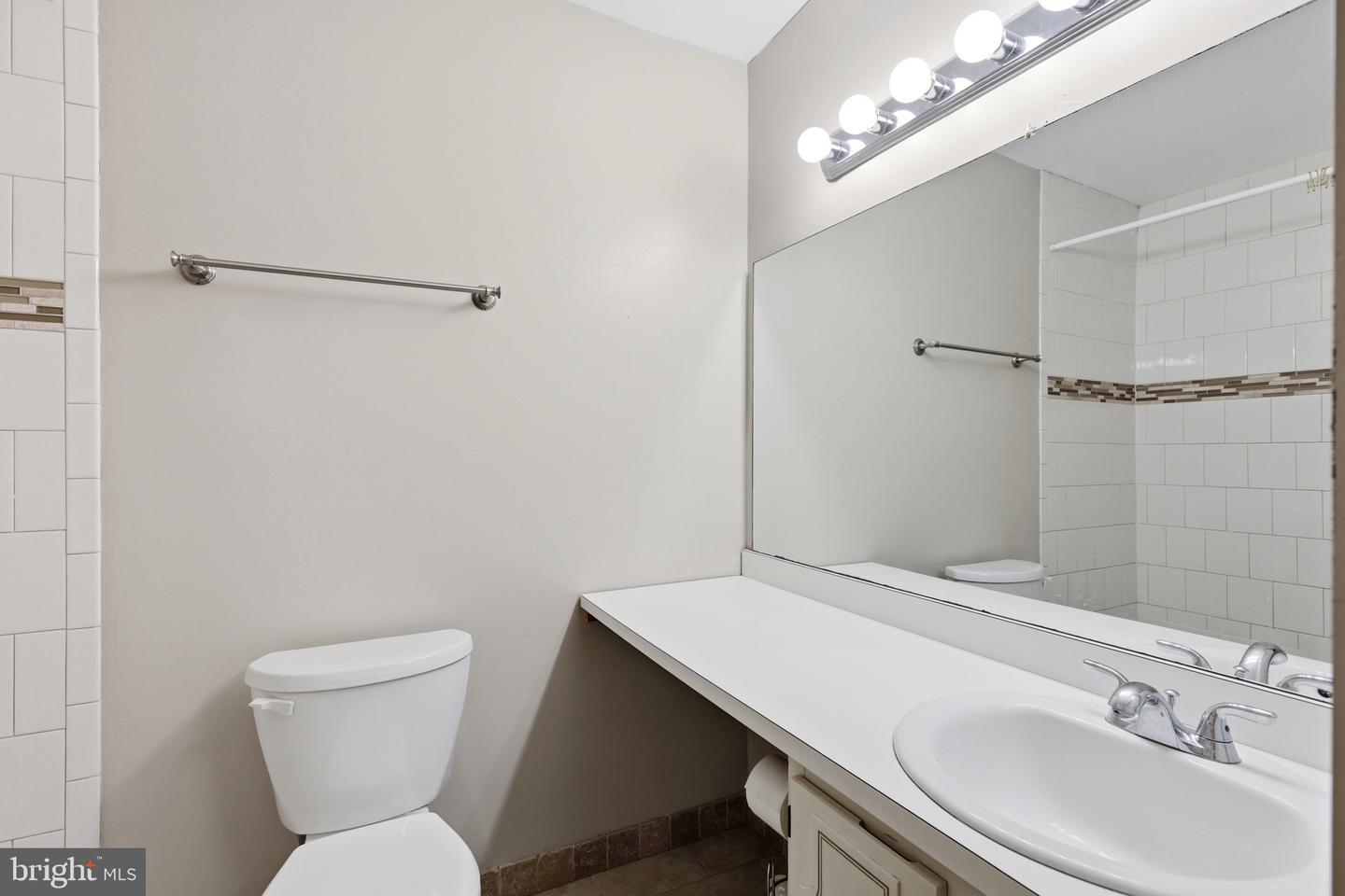 1701 Saratoga Ct Property Photo 23