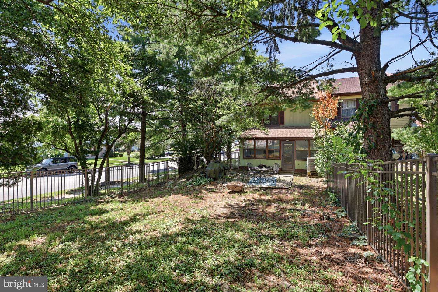 1701 Saratoga Ct Property Photo 32