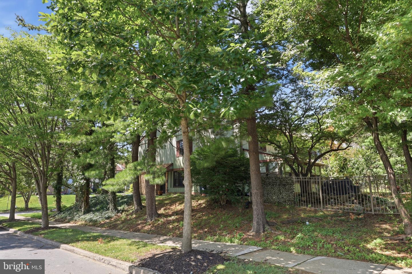 1701 Saratoga Ct Property Photo 33