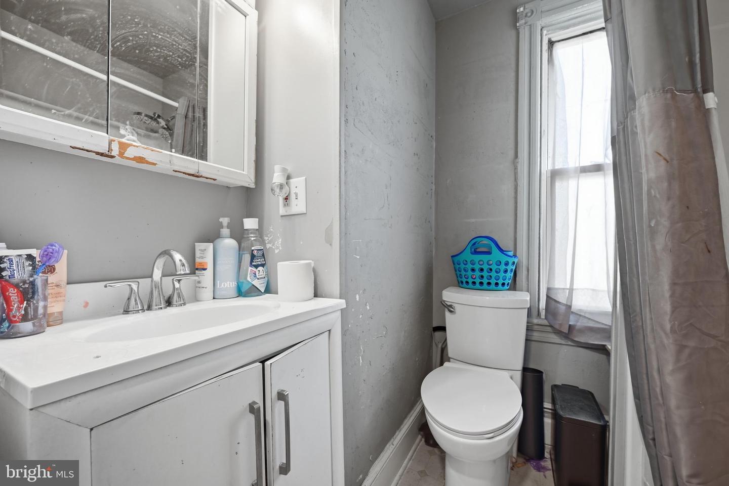 541 S Benner Ave Property Photo 26
