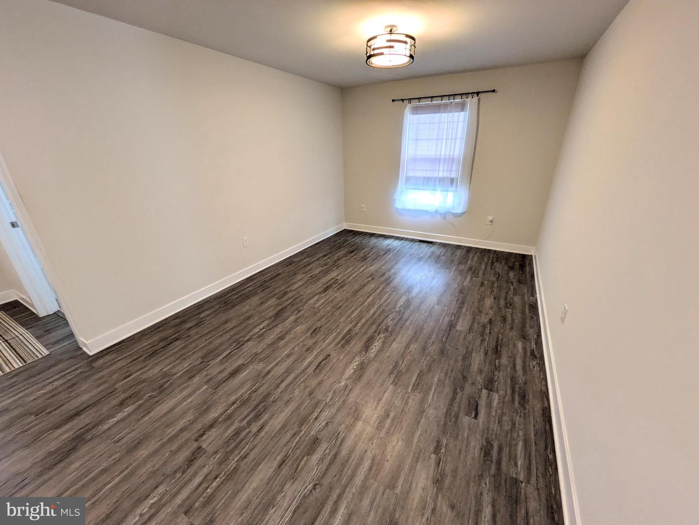 4220 Cypress Ln Property Photo 3