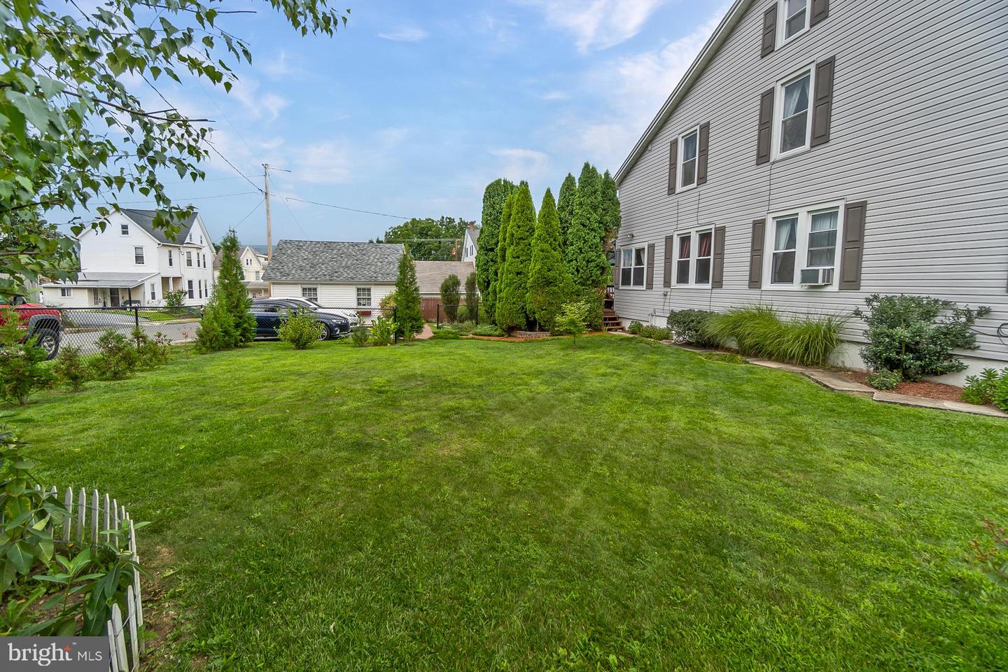 536 W Washington St Property Photo 4