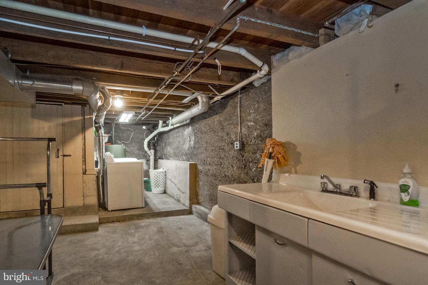 536 W Washington St Property Photo 47