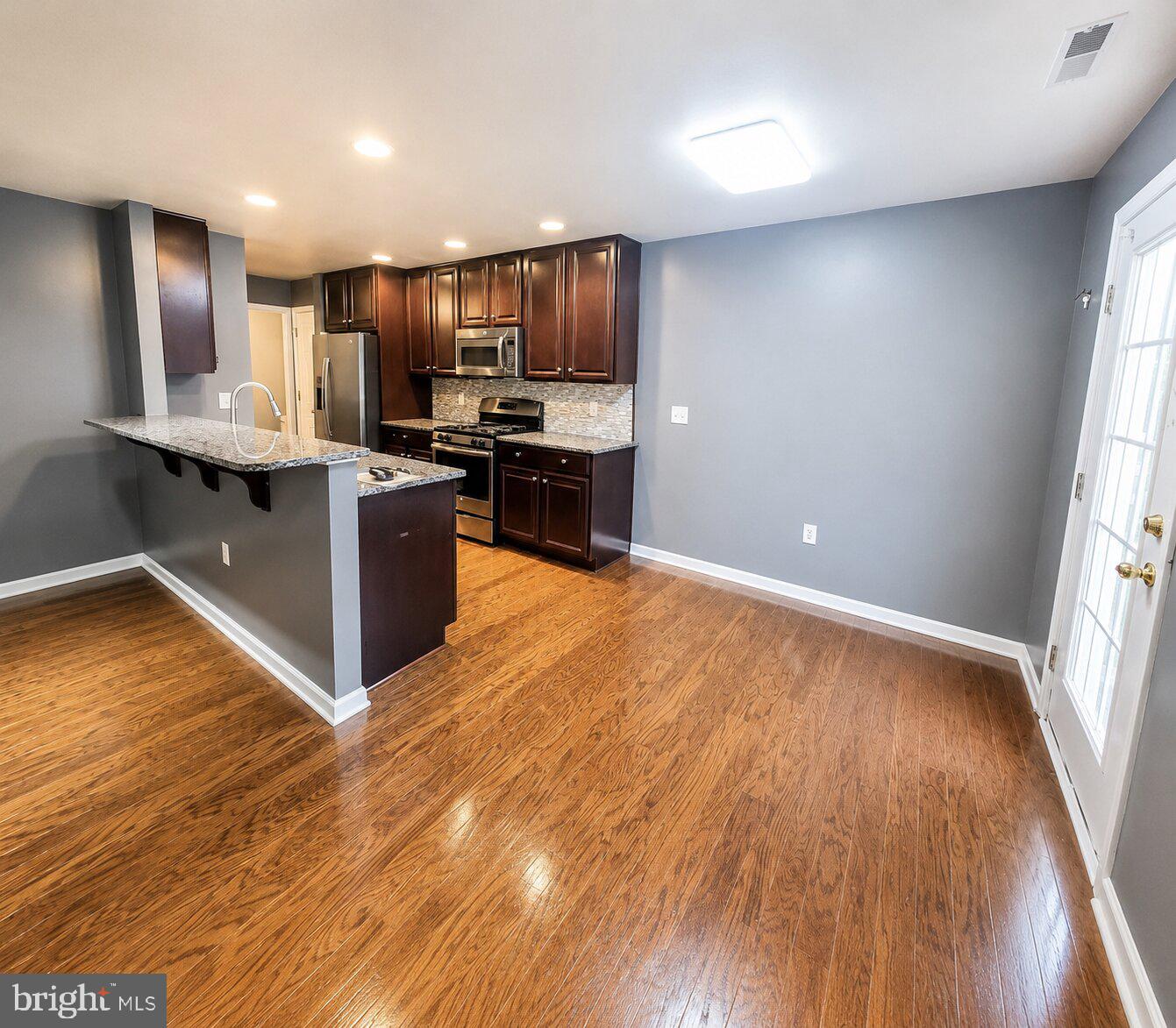 5960 Valley Forge Dr Property Photo 6