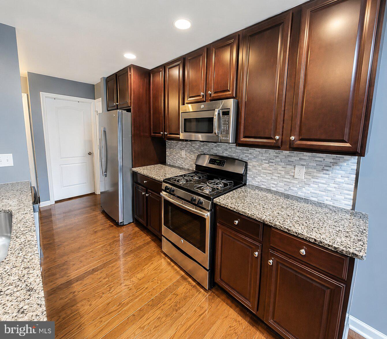5960 Valley Forge Dr Property Photo 7