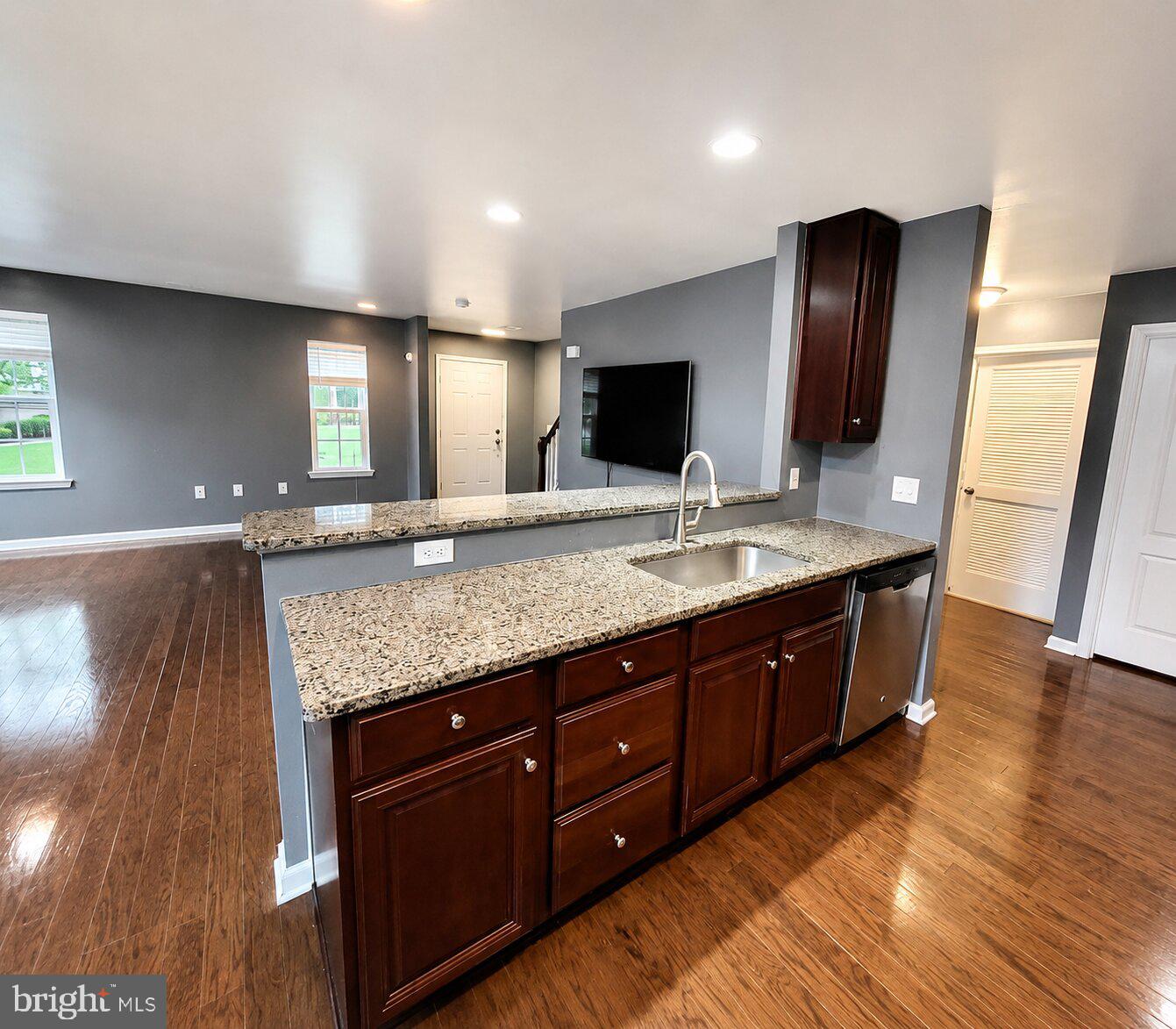 5960 Valley Forge Dr Property Photo 8