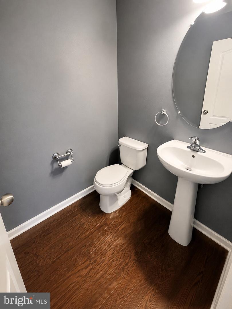 5960 Valley Forge Dr Property Photo 11