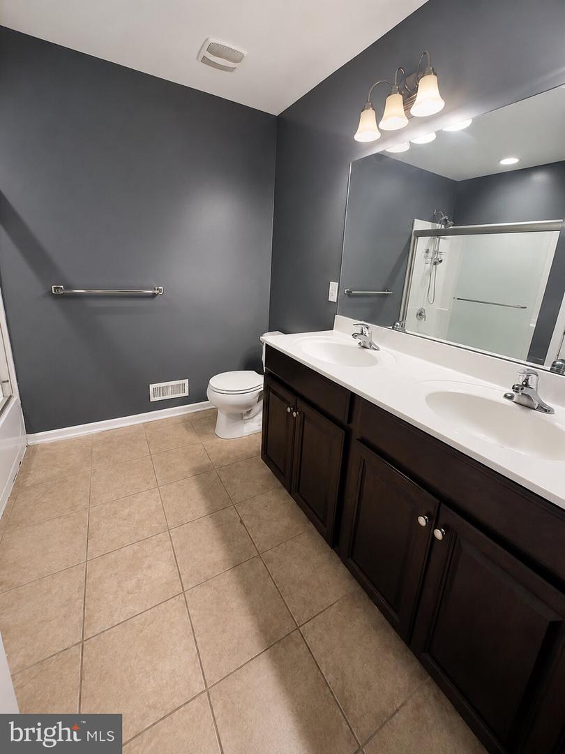 5960 Valley Forge Dr Property Photo 12