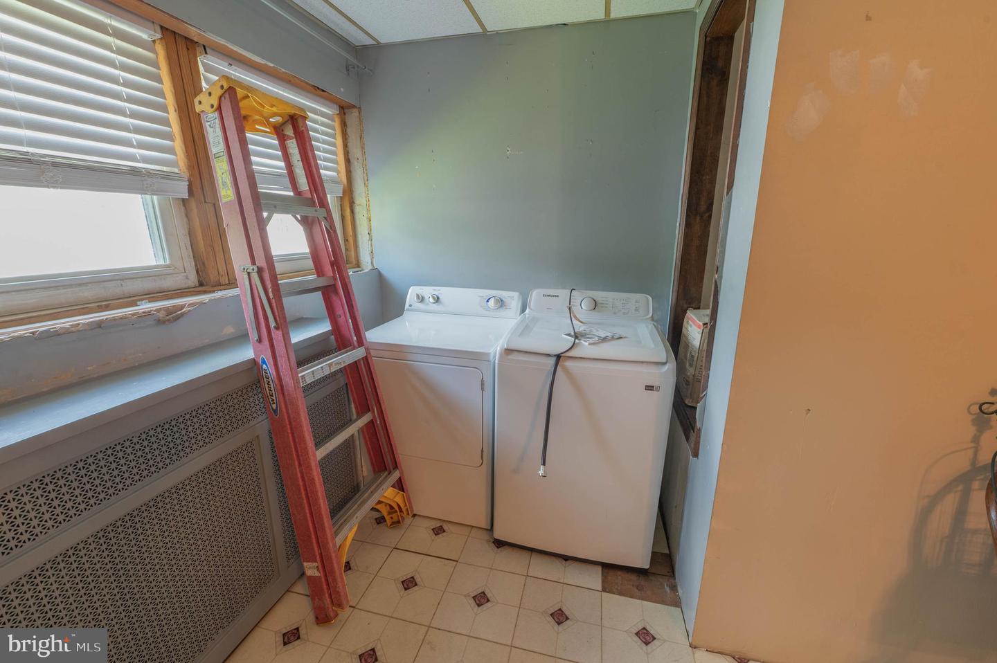 310 S 6th St Property Photo 8