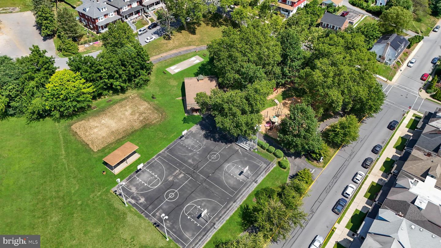 1225 Russell Property Photo 6