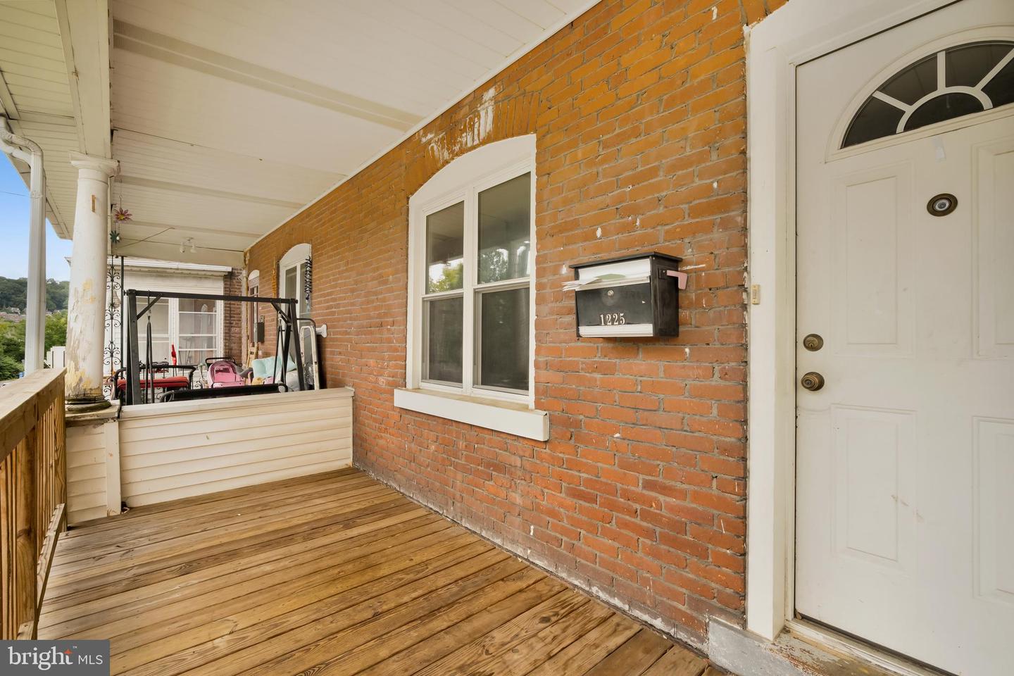1225 Russell Property Photo 8