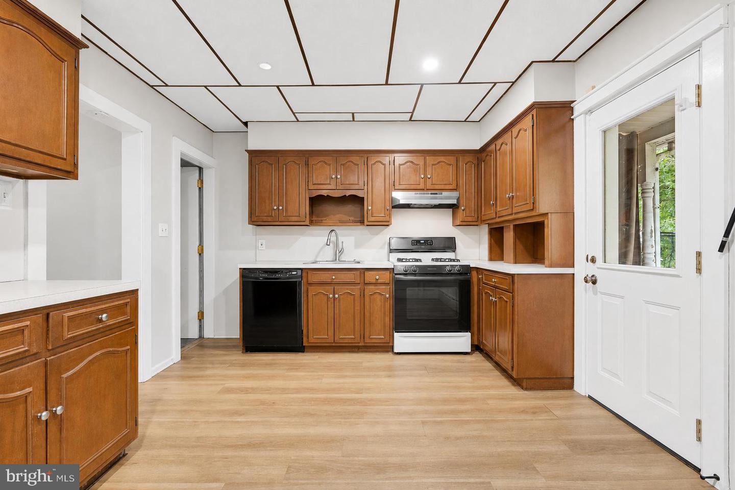 1225 Russell Property Photo 9