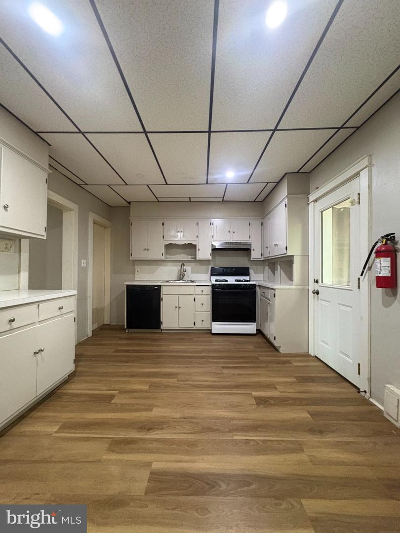 1225 Russell Property Photo 12