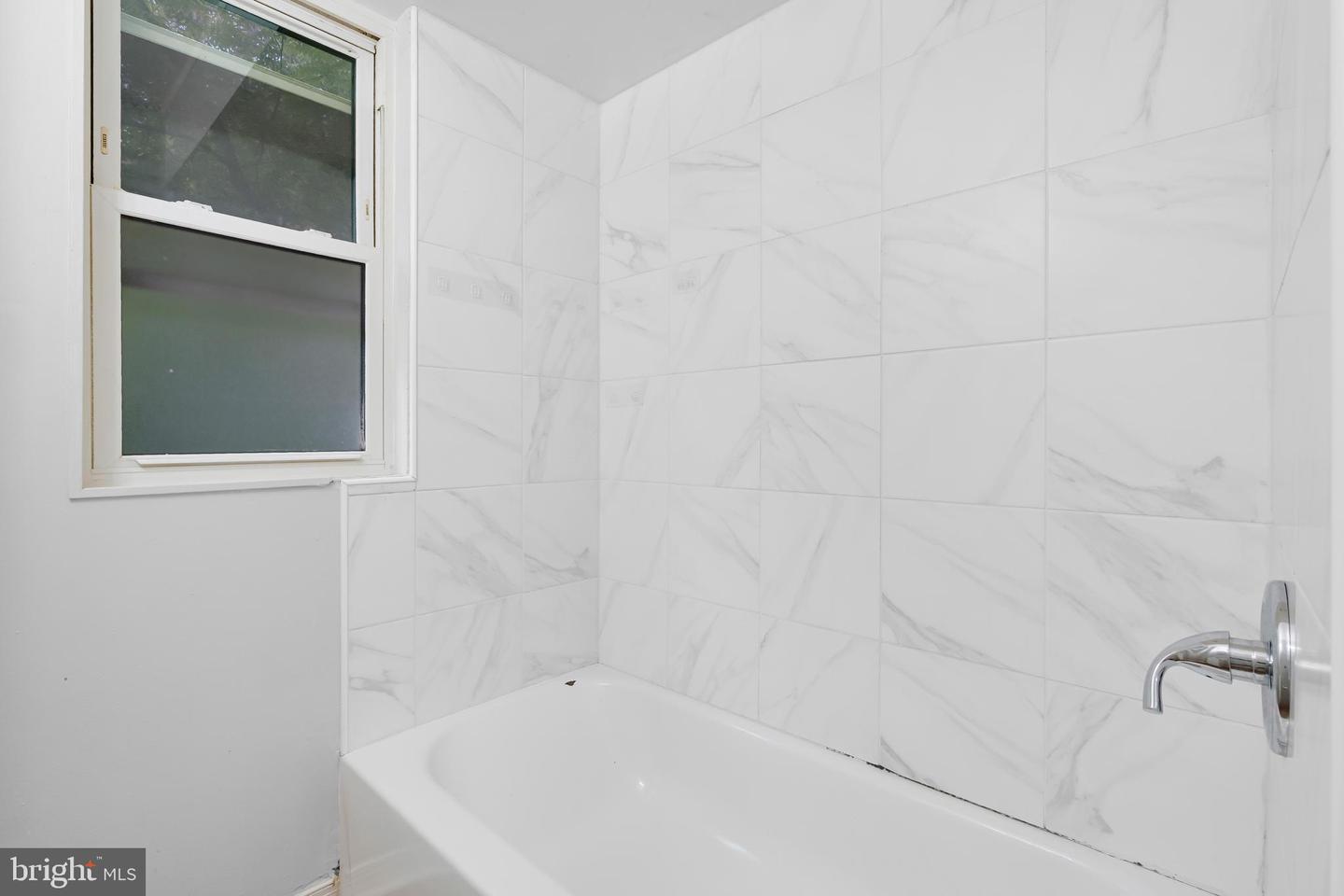 1225 Russell Property Photo 23