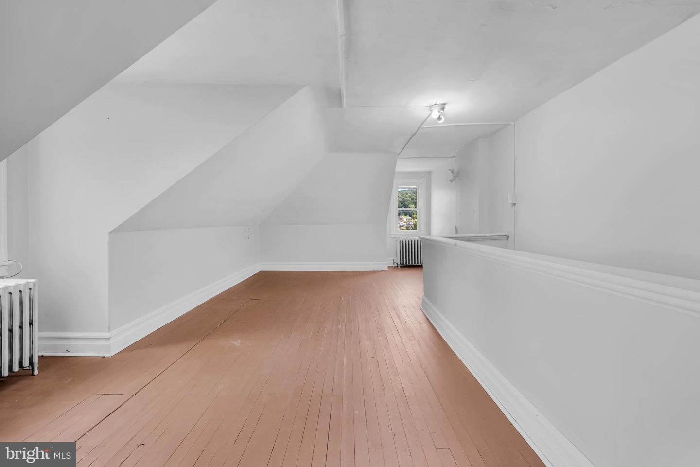 1225 Russell Property Photo 36