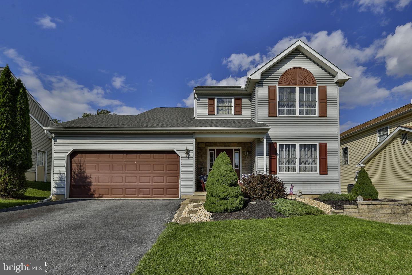 5016 Foxrun Ln Property Photo 2