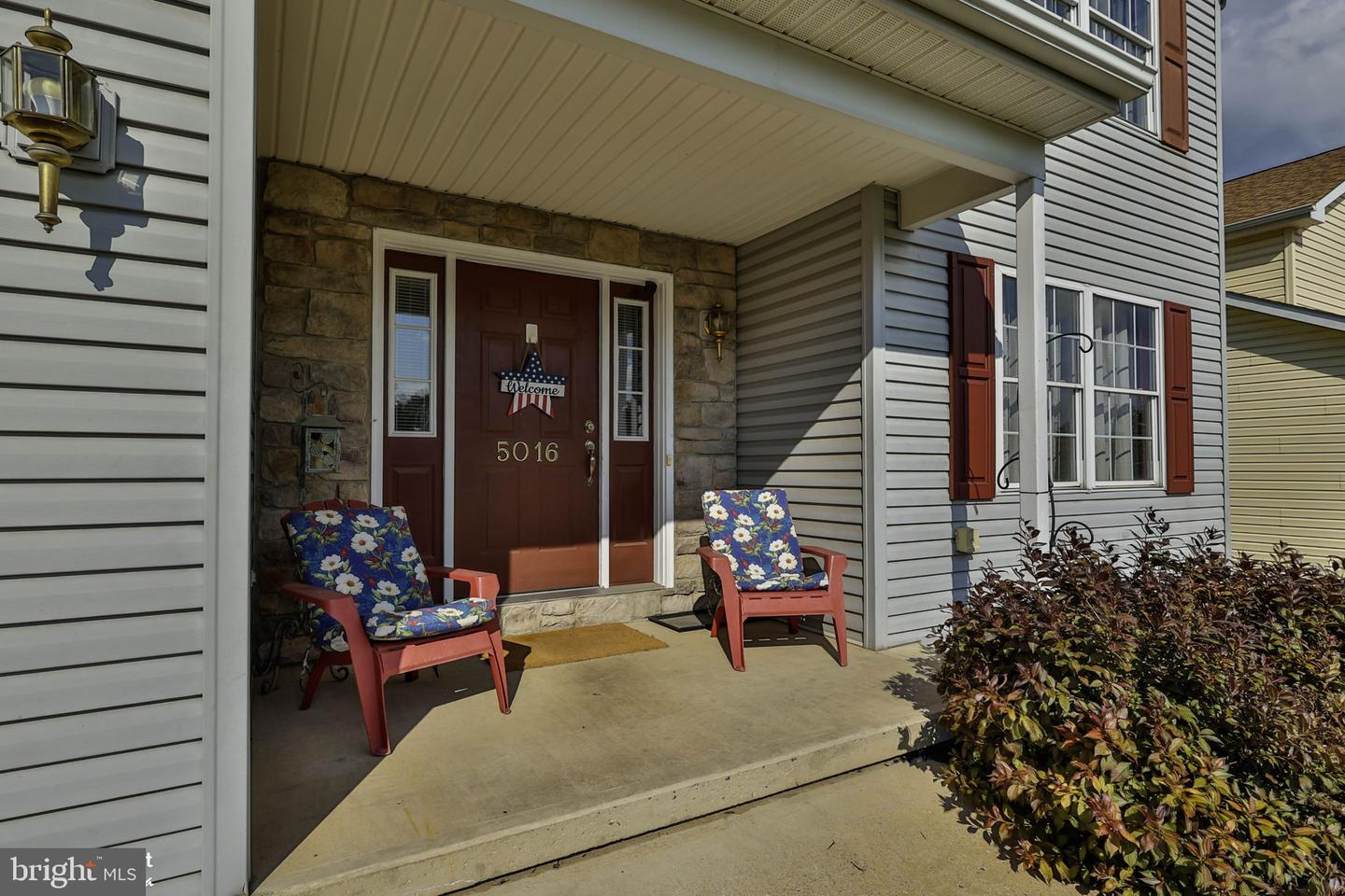 5016 Foxrun Ln Property Photo 4