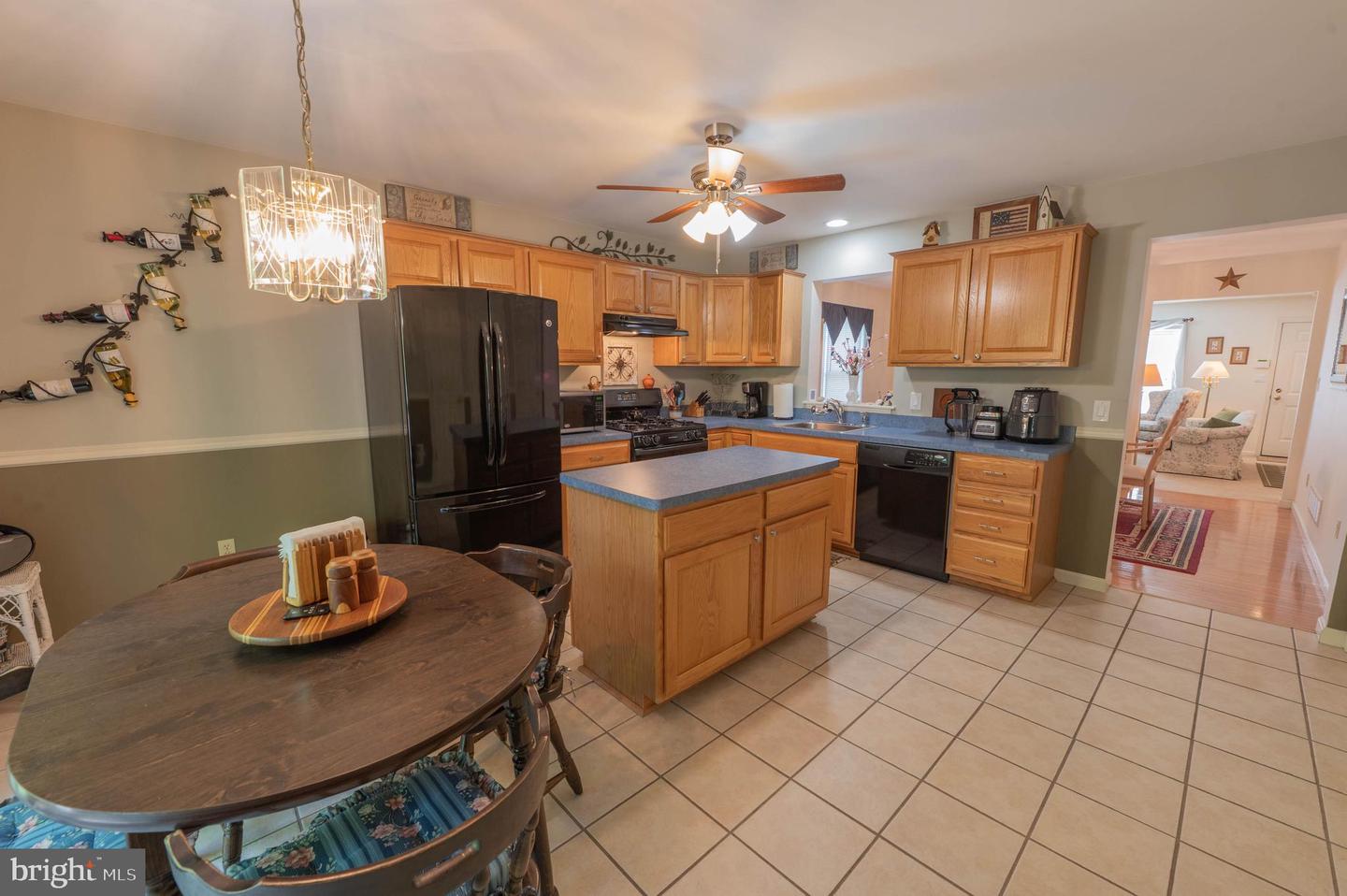 2117 W Walnut St Property Photo 5
