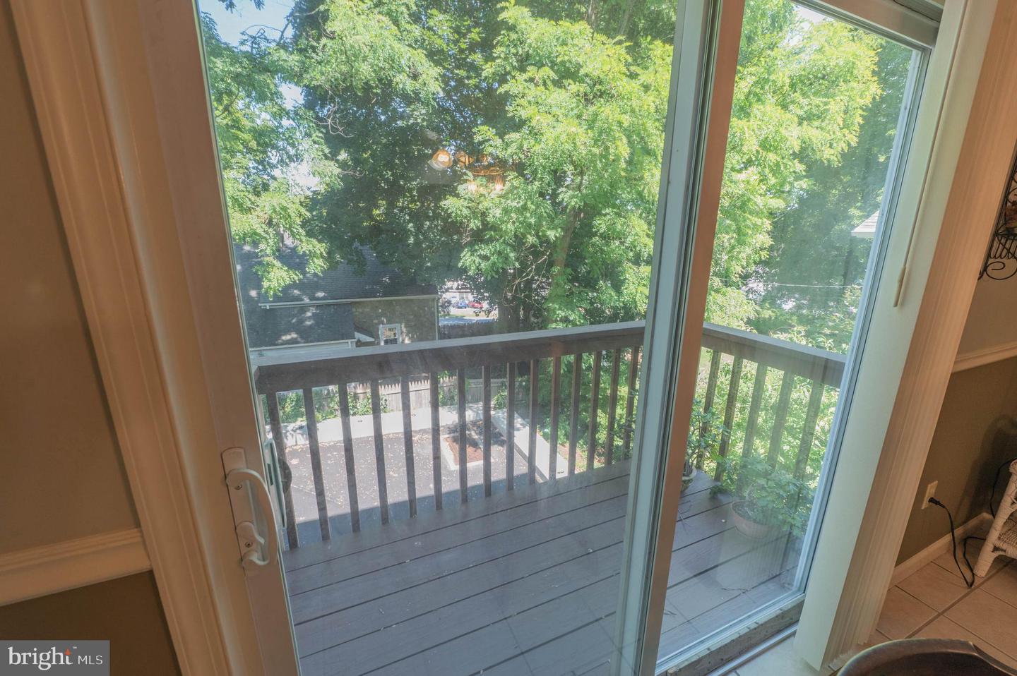 2117 W Walnut St Property Photo 6