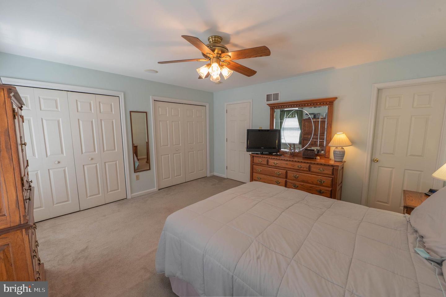 2117 W Walnut St Property Photo 8