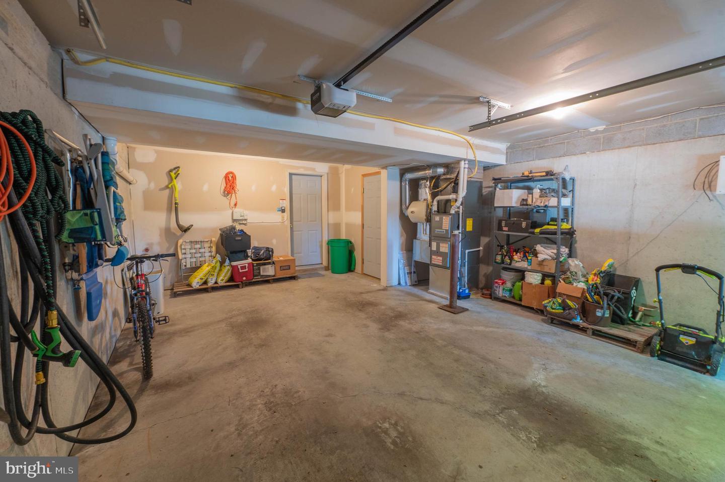2117 W Walnut St Property Photo 14