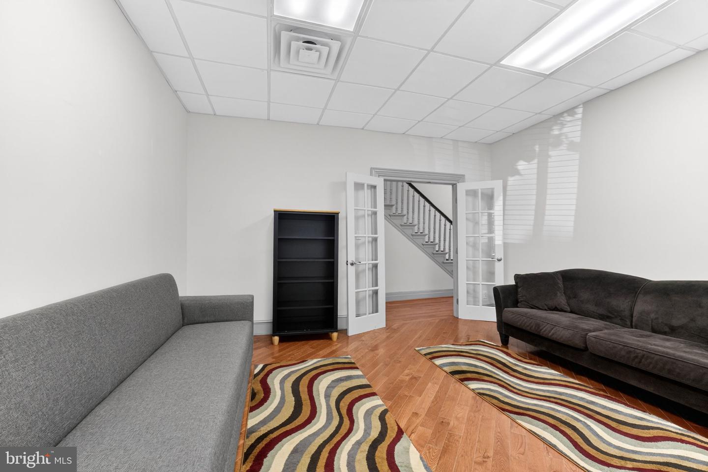 401 W Broad St Property Photo 4