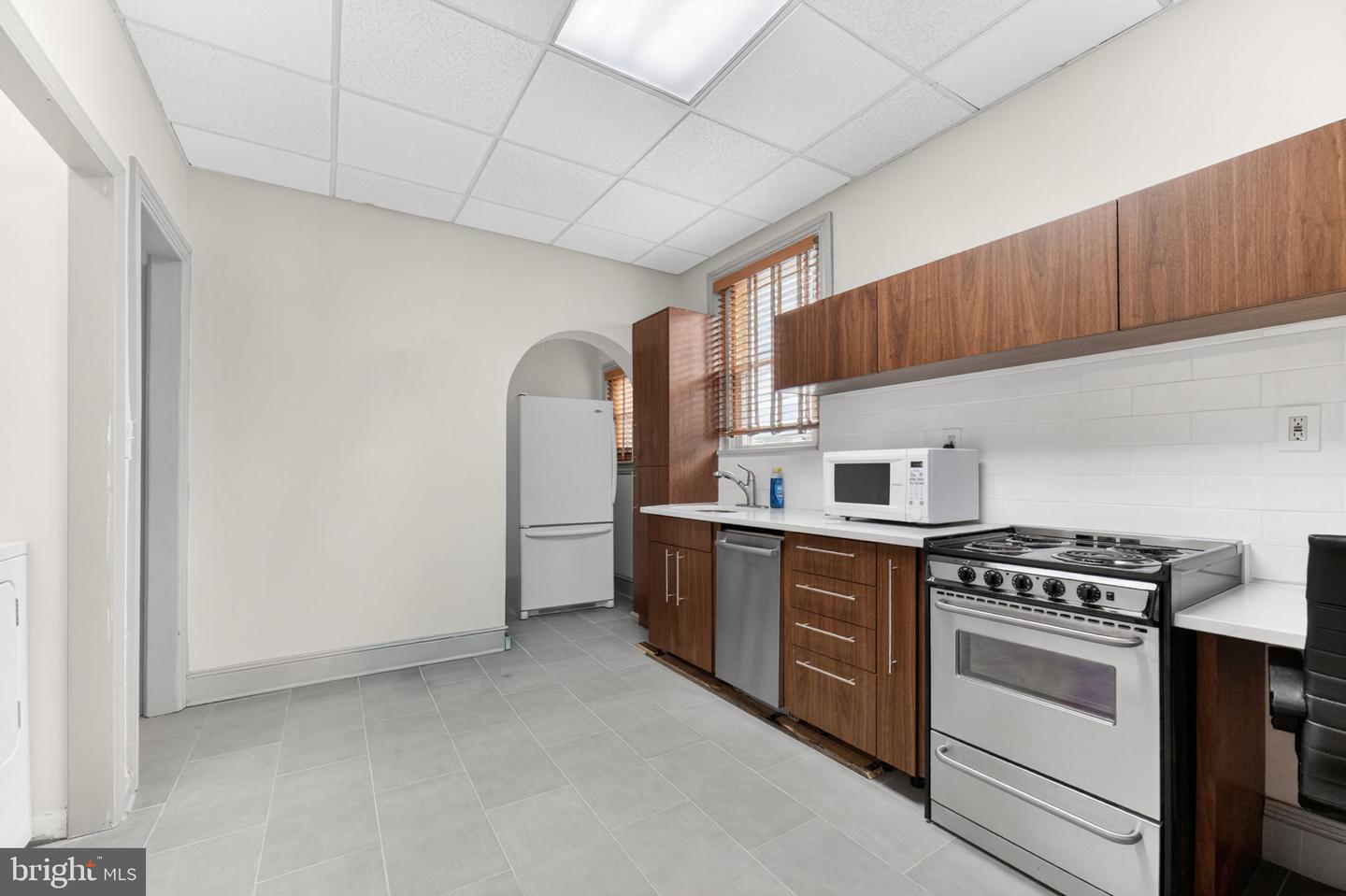 401 W Broad St Property Photo 11