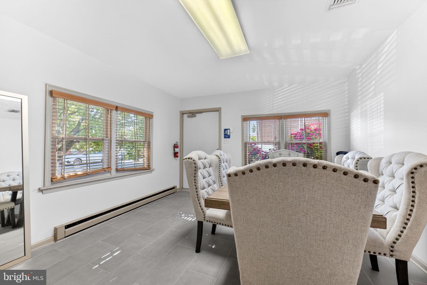 401 W Broad St Property Photo 13