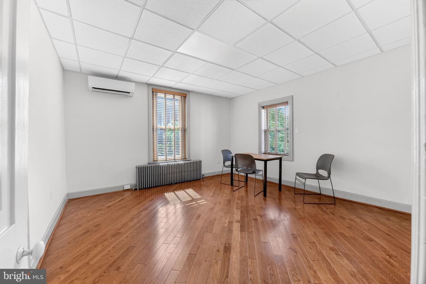 401 W Broad St Property Photo 19