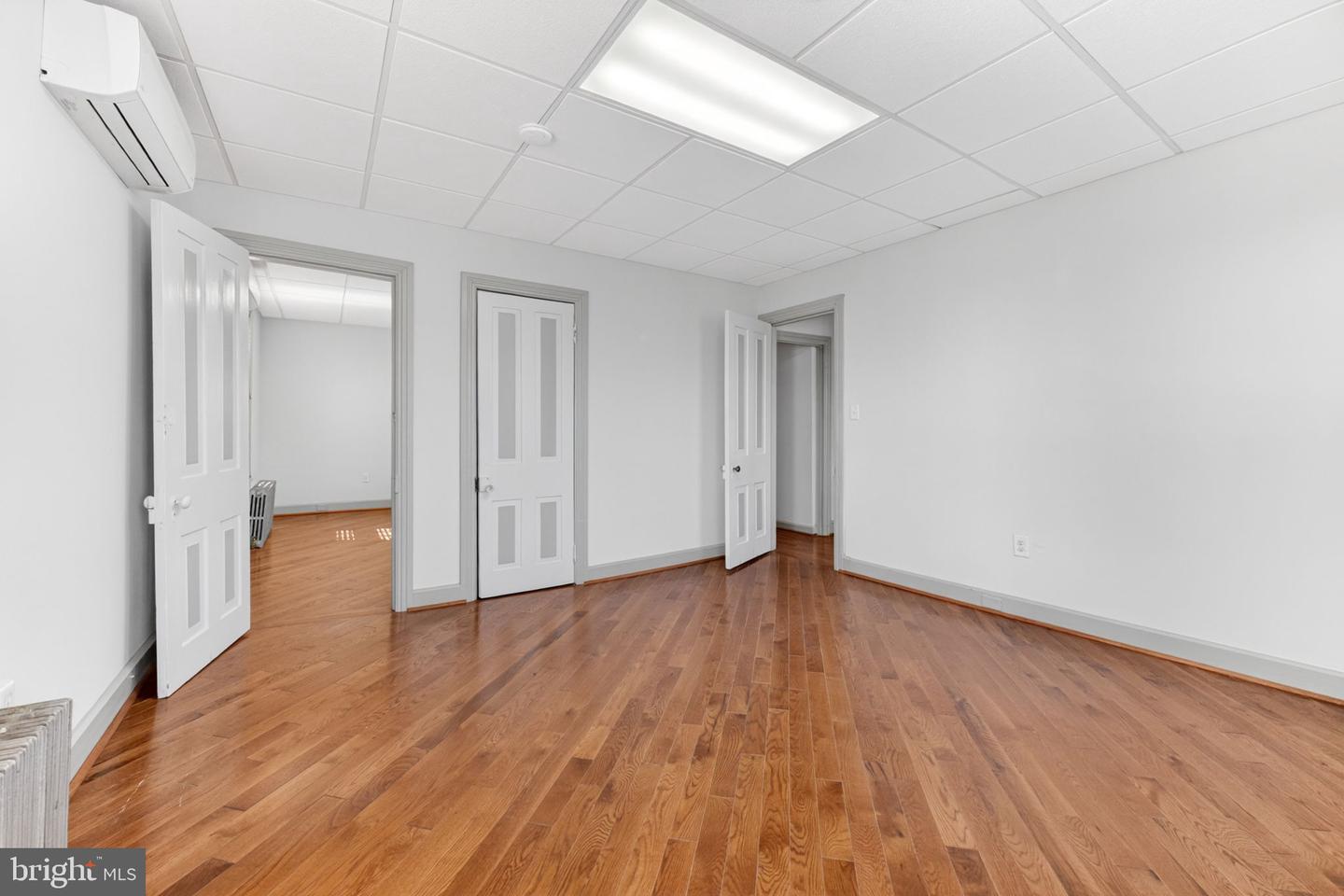 401 W Broad St Property Photo 24
