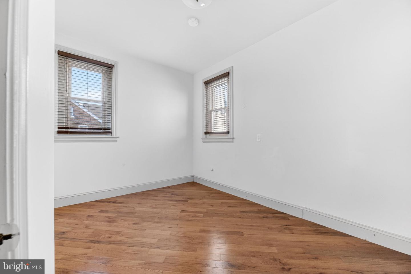 401 W Broad St Property Photo 25