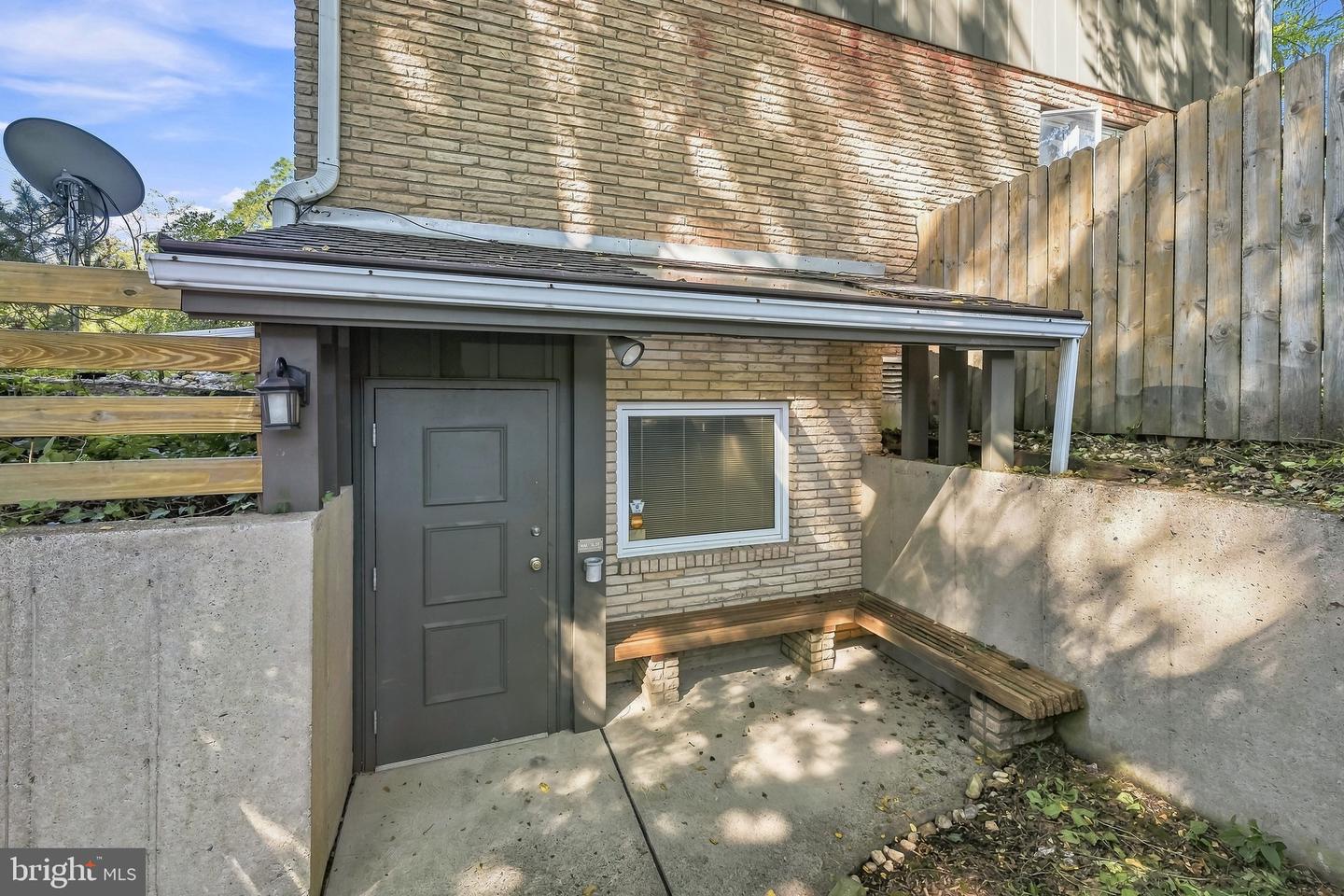 2421 W Greenleaf St Property Photo 30