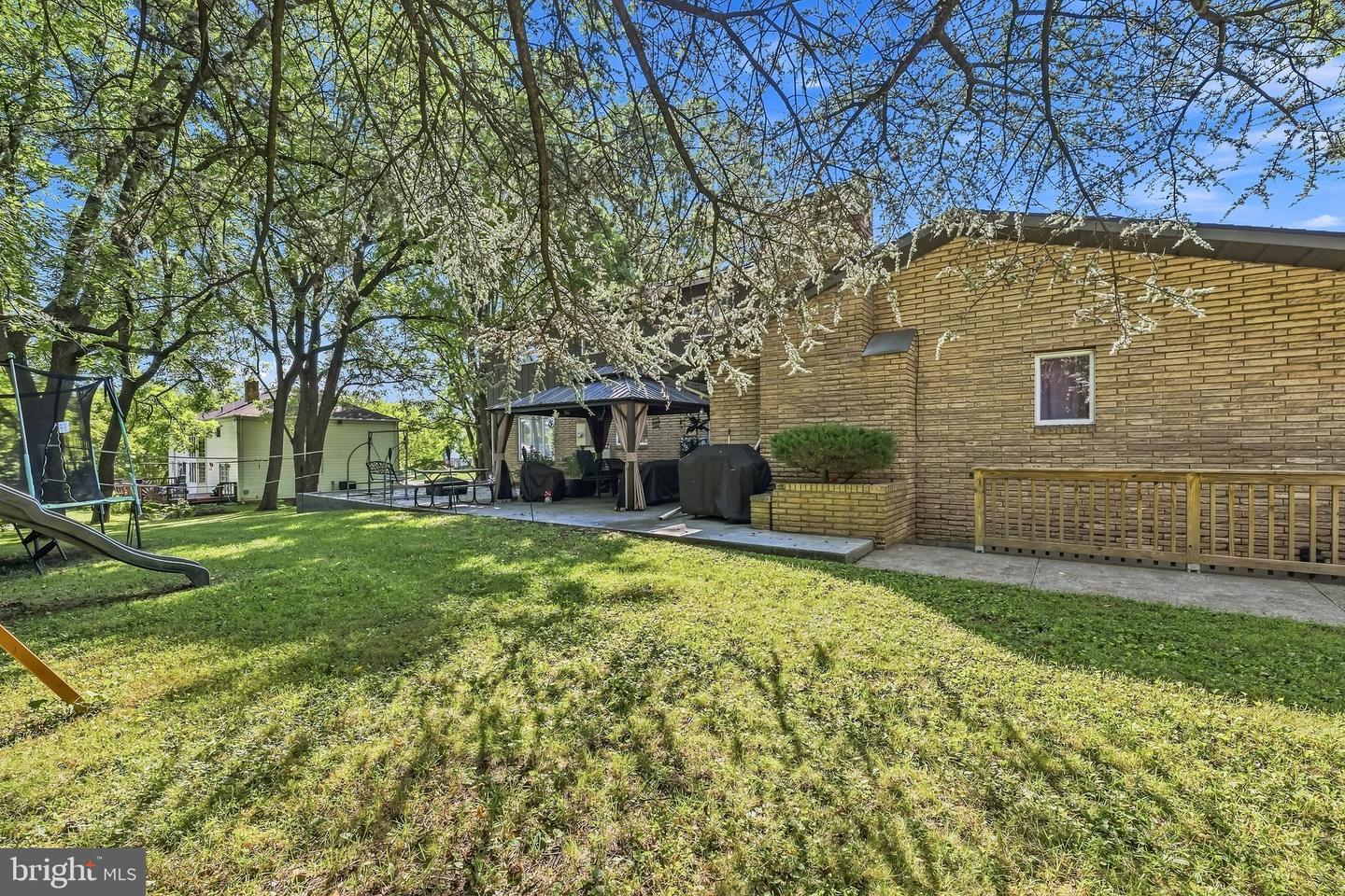 2421 W Greenleaf St Property Photo 34