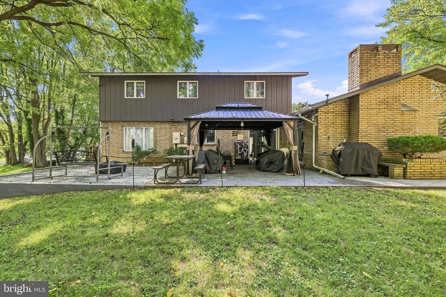 2421 W Greenleaf St Property Photo 35