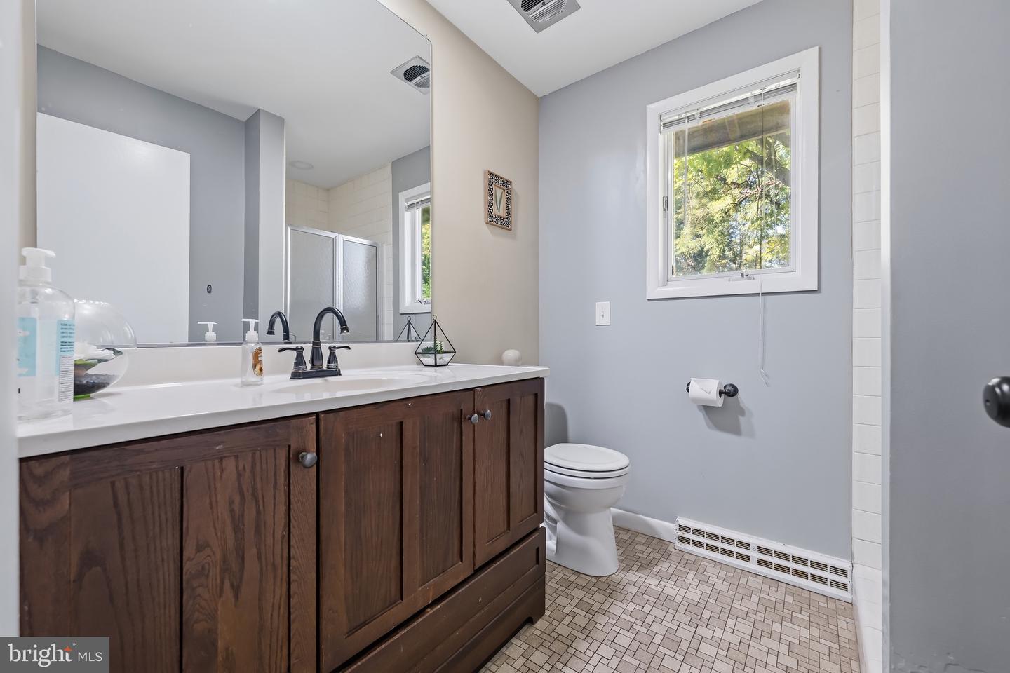 2421 W Greenleaf St Property Photo 57