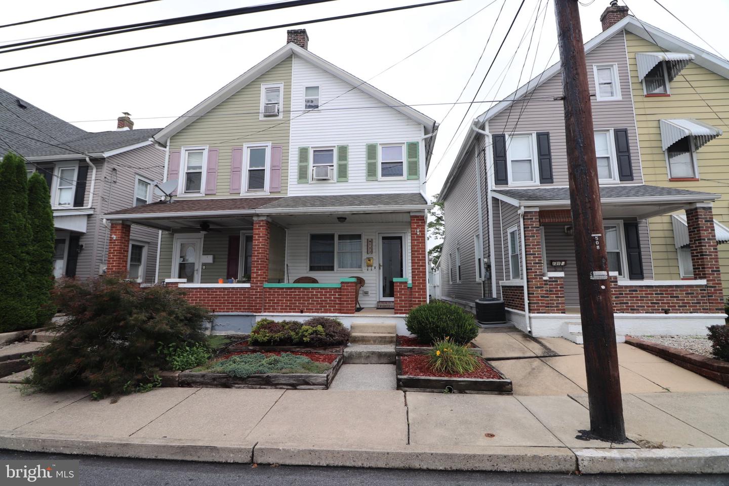 133 2nd St Property Photo 1